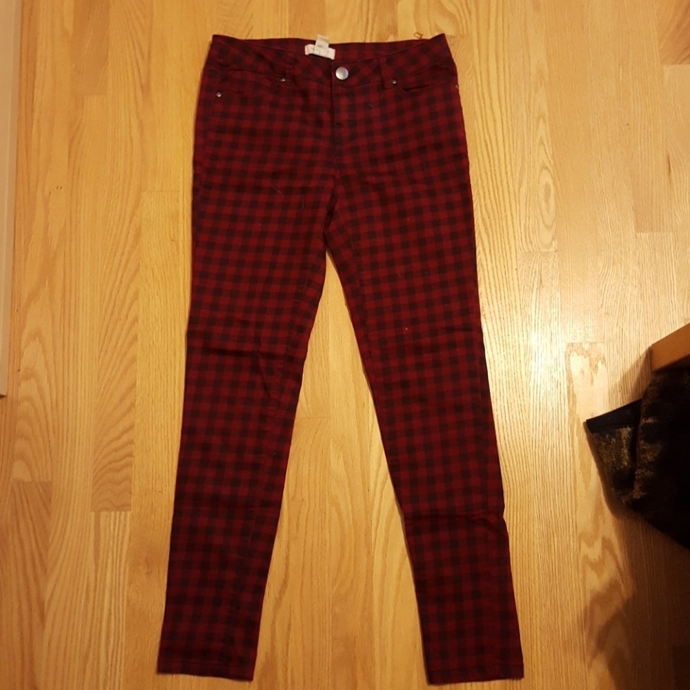 Forever 21 Black and Red Skinny Leg Pants Size 27
